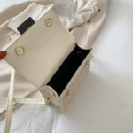 Flet tasker I læder